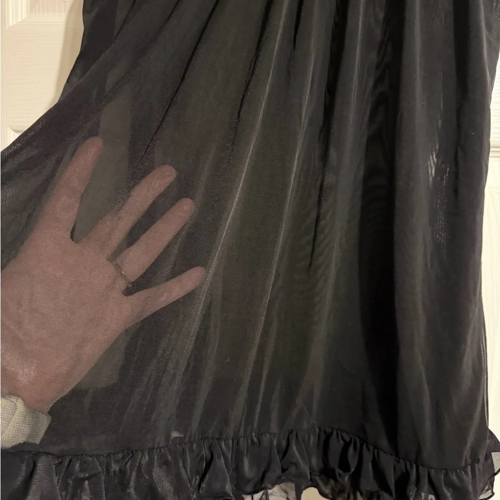 Lingerie - Picture 3 of 8